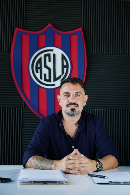 "El club tiene que tener una marca y un modelo. Independiente del Valle tiene el 7+4 (7 de inferiores y 4 de afuera), eso me encanta", dice Papasso
