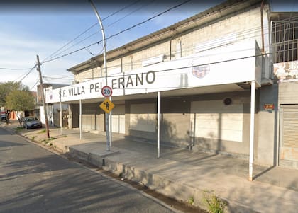 El Club Villa Pellerano en la avenida 9 de Julio y General Pico