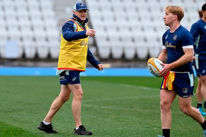 El coach de los Wallabies, Joe Schmidt, dando indicaciones en un Captains Run