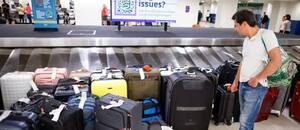 Cómo el cobro de tu equipaje se convirtió en un multimillonario negocio para las aerolíneas