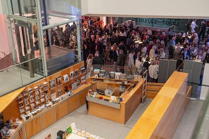 El cóctel en el espacio central del Malba