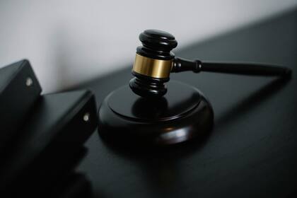 El Código Penal de Texas considera como delito no abonar la manutención infantil, ya sea intencional o conscientemente