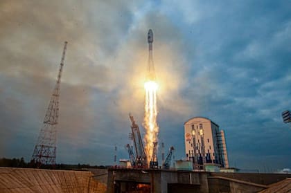 El cohete con la nave espacial Luna-25 de aterrizaje lunar despegó desde una plataforma de lanzamiento en Rusia el 11 de agosto