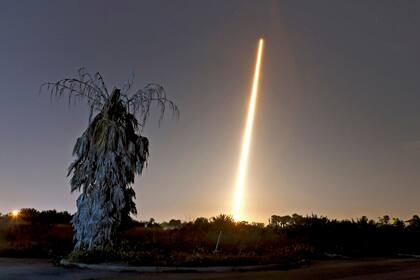 El cohete Falcon 9, de SpaceX, con la capsula Crew Dragon