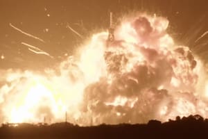 El video del momento exacto en que explotó un cohete de Blue Origin durante un ensayo en Cabo Cañaveral