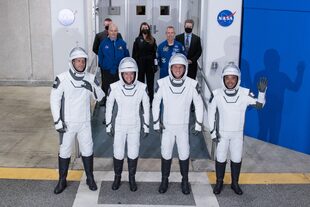 Esta es la tripulación del cohete SpaceX Falcon 9 con la cápsula espacial Crew Dragon minutos antes del despegue en el Centro Espacial Kennedy en Cabo Cañaveral, Florida,