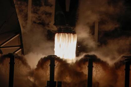 El cohete SpaceX Falcon 9 con la nave espacial Crew Dragon despega durante la misión Demo-1, en el Centro Espacial Kennedy en Florida el 2 de marzo de 2019.