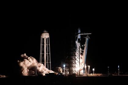 El cohete SpaceX Falcon 9 con la nave espacial Crew Dragon despega durante la misión Demo-1, en el Centro Espacial Kennedy en Florida el 2 de marzo de 2019.
