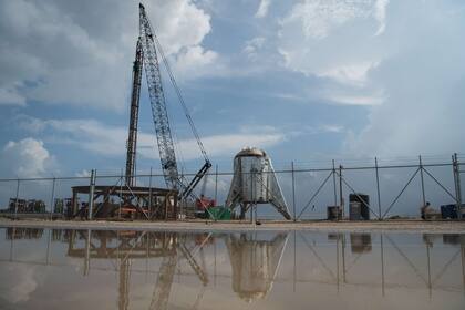 El cohete Starhopper de SpaceX se ve en las instalaciones de lanzamiento de la compañía en Texas el 28 de septiembre de 2019 en Boca Chica