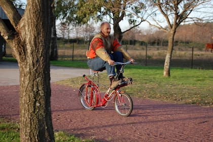Aquí con una Legnano Remoswing de 1972, que el equipo de remo de Italia usaba para entrenar cuando los lagos se congelaban