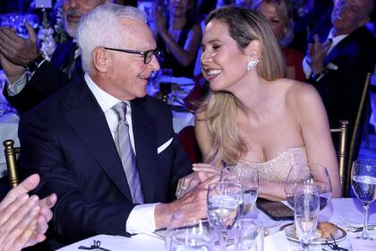 El coleccionista Eduardo Costantini y su mujer, Elina. Él apostó fuerte en el remate: "Me gusta apoyar esta causa; lo hago por los chicos", dijo Eduardo