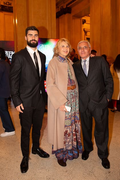 El coleccionista Esteban Tedesco, Magdalena Cordero y Agustín Antón.