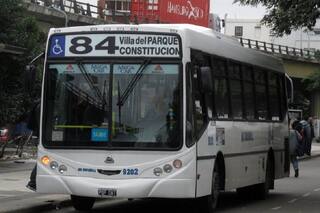 Analizan el recorrido que realizó con el colectivo el chofer baleado