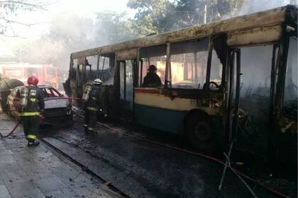 El colectivo de la línea 97 se prendió fuego por una falla mecánica