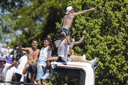 El colectivo de la Selección en las cercanías del peaje de la Autopista Ricchieri