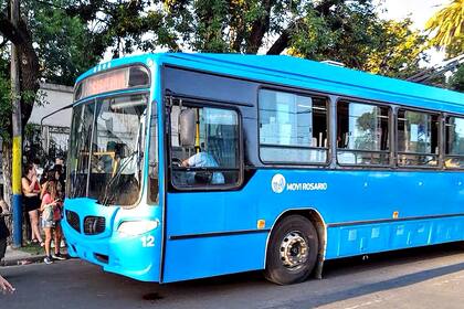 El colectivo que manejaba Marcos Daloia, que fue baleado el jueves pasado y murió ayer en el hospital