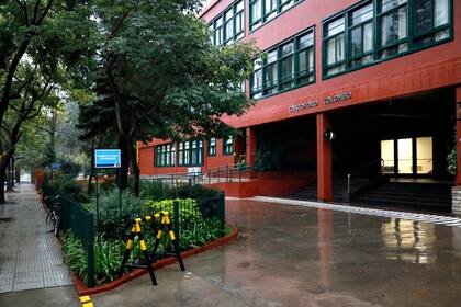 En el colegio Cristóforo Colombo extremaron la limpieza cotidiana del establecimiento