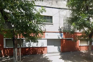 Allanaron la casa de un adolescente que amenazó con matar a sus excompañeros de colegio