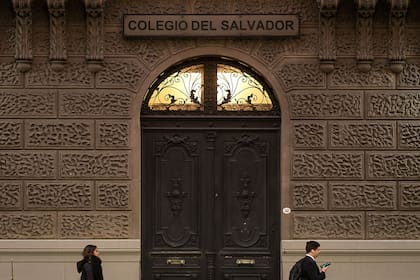 El colegio está ubicado en la avenida Callao 542, en la ciudad de Buenos Aires