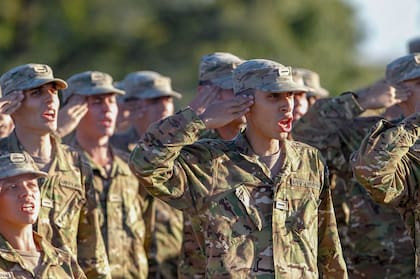 El Colegio Militar cuenta con 1197 cadetes, de los cuales 232 son mujeres y 965 son hombres