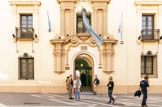 Un Colegio Nacional elegirá a una mujer como directora
