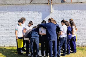 La prohibición de celulares en el aula y los recreos suma cada vez más adeptos en Mendoza
