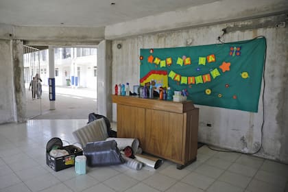 El colegio Saperi realizó un abrazo solidario al que asistieron muchas familias, exalumnos y empleados
