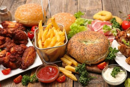Es importante reducir el consumo de colesterol, presente en los productos animales como en la carne roja y en los huevos
