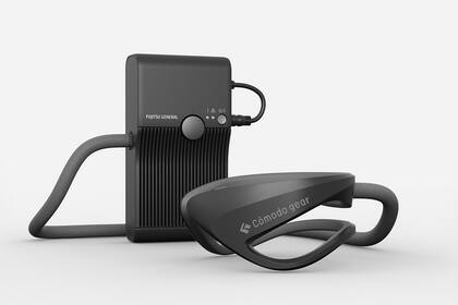 El collar Cómodo Gear junto al disipador y la batería, un sistema que Fujitsu planea ofrecer para los trabajadores que deben realizar tareas al aire libre, expuestos a posibles golpes de calor y las altas temperaturas