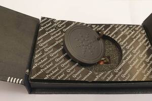 El collar Quantum Pendant, un accesorio que fue prohibido en Países Bajos por contener materiales radioactivos