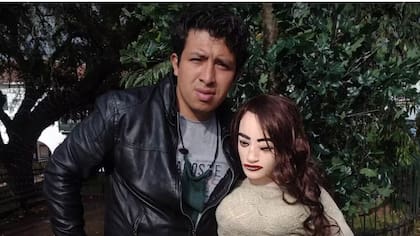 El Colombiano asegura que tiene una familia con tres muñecos de trapo (Foto: Cristian Montenegro)