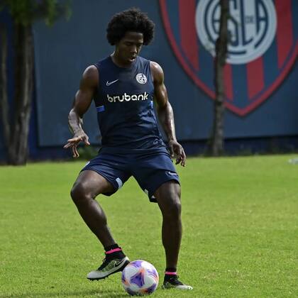 El colombiano Carlos "La Roca" Sánchez es nuevo refuerzo de San Lorenzo