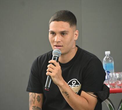 El colombiano Juan Fernando Quintero, uno de los seis refuerzos de River presentados este viernes en el Monumental