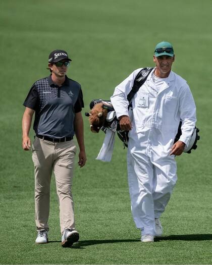 El colombiano Nicolás Echavarría tuvo como caddie a Hernán Rey en el Masters 2025