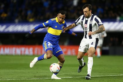 El colombiano Sebastián Villa es el futbolista más desequilibrante de Boca en la temporada; tras 47 días fuera de las canchas, vuelve a estar convocado, para jugar en Rosario con Newell´s un partido decisivo.