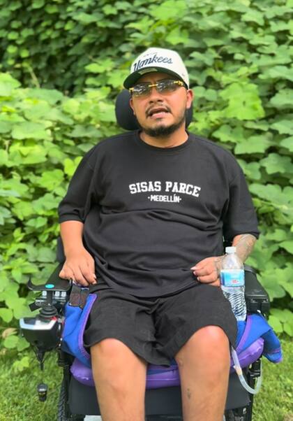El colombiano sufrió un accidente que lo dejó en silla de ruedas pero logró recuperar parte de su movilidad