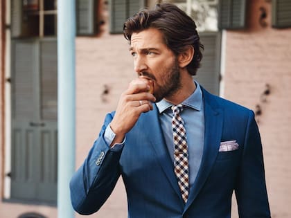 The color blue qualifies people for calm and originality