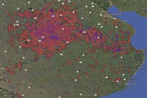 El color naranja intenso indica área afectada por inundaciones en Buenos Aires; el azul, en tanto, representa superficie inundada
