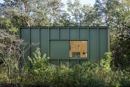“El color verde nos pareció el más adecuado para dialogar con un entorno natural", contó el arquitecto.