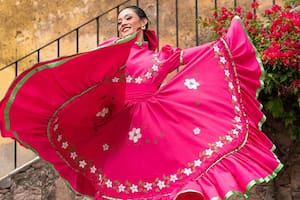El color vino de la Bougainvillea (planta de la derecha), y la inspiración, de los trajes típicos mexicanos.