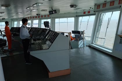 El comando de una de las dragas en plena actividad