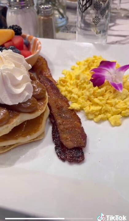 El Combi Completa, uno de los desayunos del restaurante de Nicky Jam