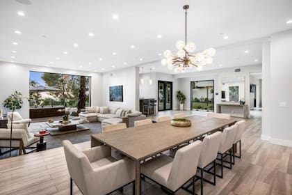 El comedor con espacio para 10 personas