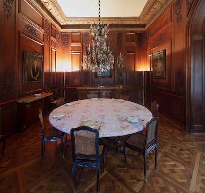 El comedor, con una mesa más pequeña que la que usaba el matrimonio Oneto Gaona con sus 12 hijos