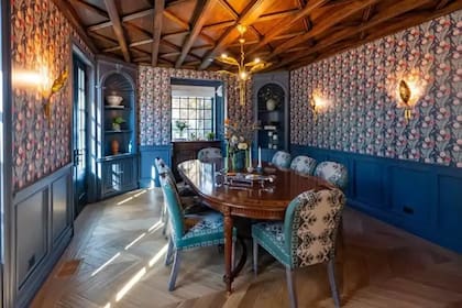 El comedor de Jonathan Scott es de madera de roble (Instagram @jonathanscott)