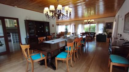 El comedor de la residencia oficial de los gobernadores en El Calafate