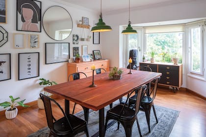 El comedor, decorados por Juana y Sebastián, con muebles aptos para chicos.