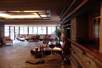 El comedor donde está la chimenea está pensado para ser el corazón de la propiedad y el lugar de reunión familiar