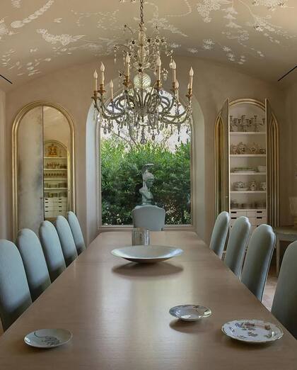 El comedor es un espacio perfecto para numerosas reuniones (Instagram/@luxury)