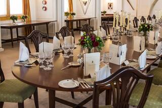 Así es por dentro el yate de la reina Isabel II: cómo era su vida a bordo